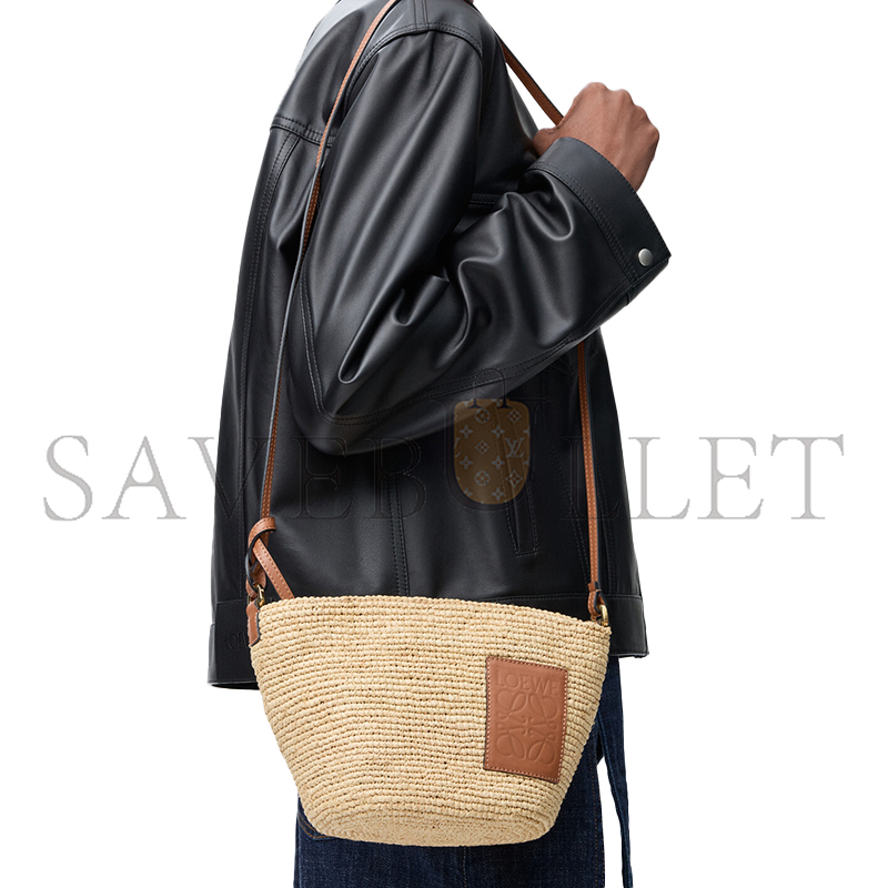 L0ew* SLIT POCHETTE BAG IN RAFFIA AND CALFSKIN 328.24.W10 (27*17*9cm)